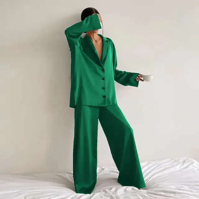 Olivia Silk Low-Cut Pajamas