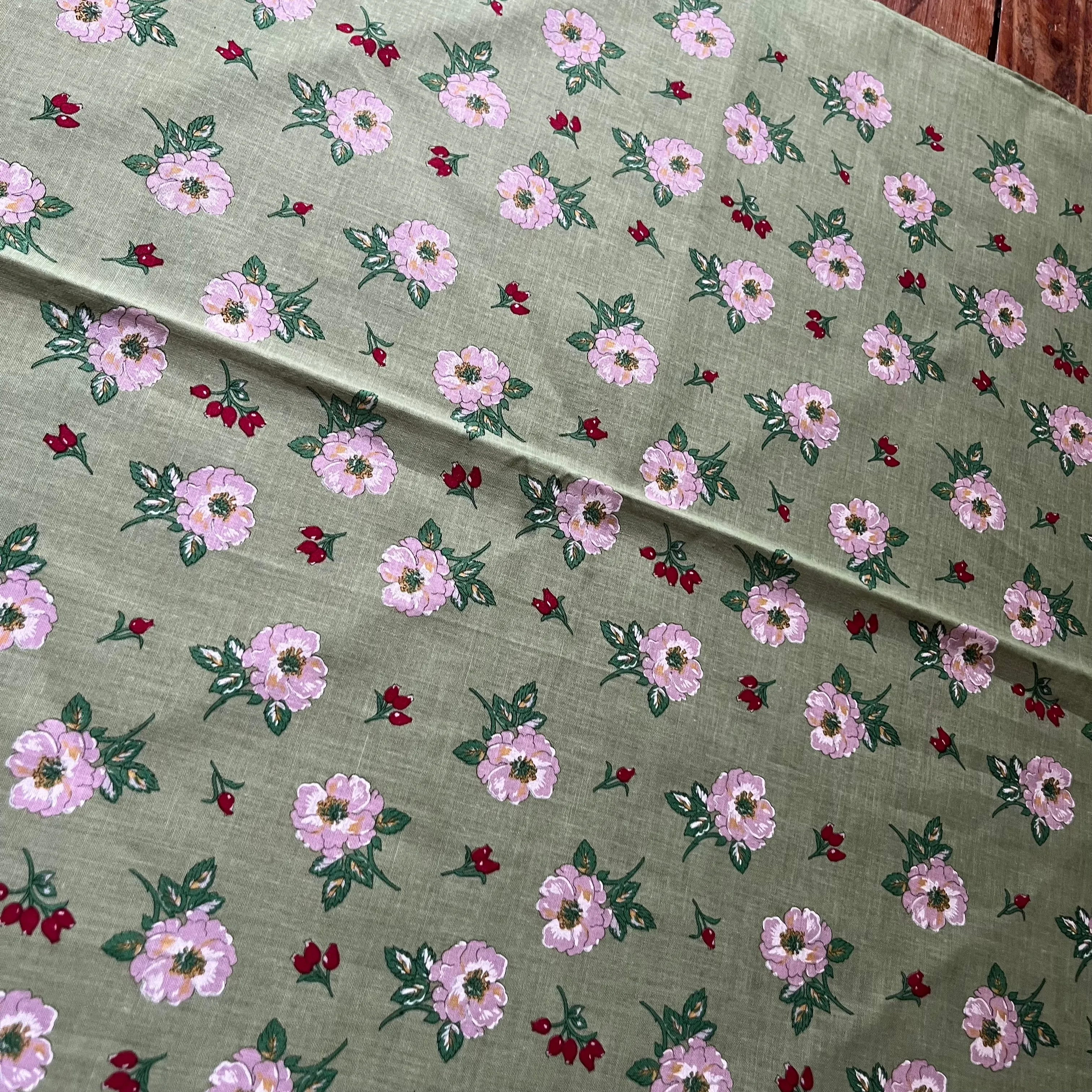 Regent - Cotton Hanky - Bandana - Apple Green with Wildflowers