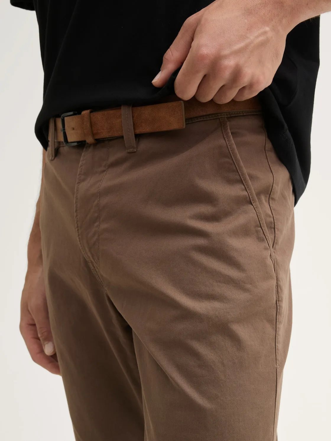 SLIM CHINO WITH BELT