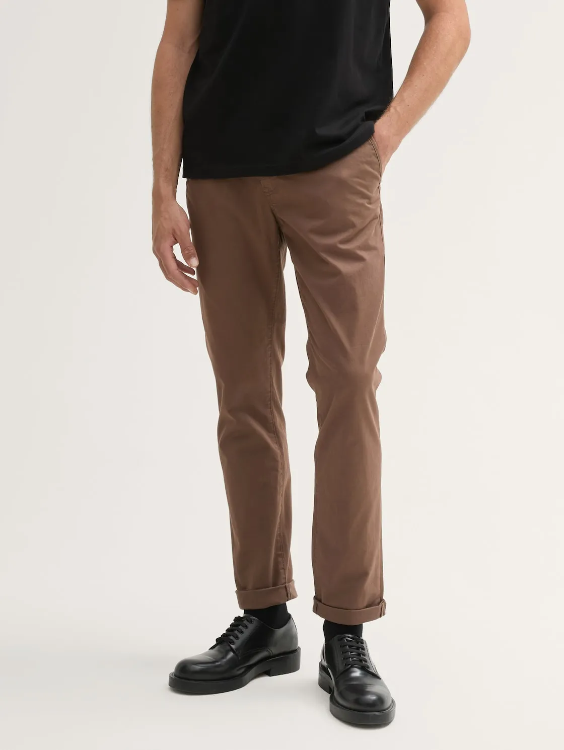 SLIM CHINO WITH BELT